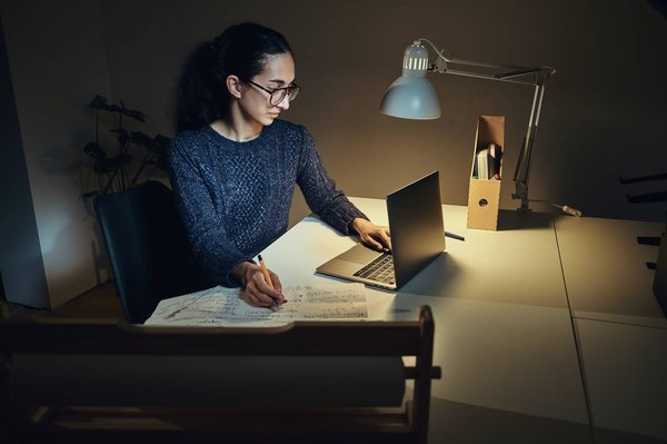 Pourquoi embaucher un ghostwriter pour optimiser votre présence sur LinkedIn ?